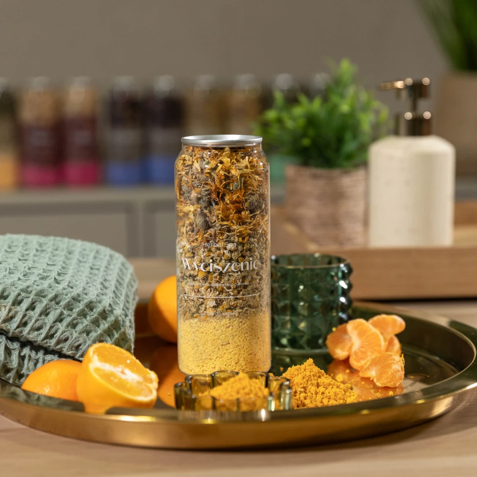 Wyciszenie – zioła do kąpieli z nagietkiem i rumiankiem w puszce Herbal SPA na złotej tacy