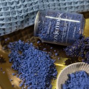 Przyjemność – sól do kąpieli z lawendą 250 g Herbal SPA wśród suszonej lawendy